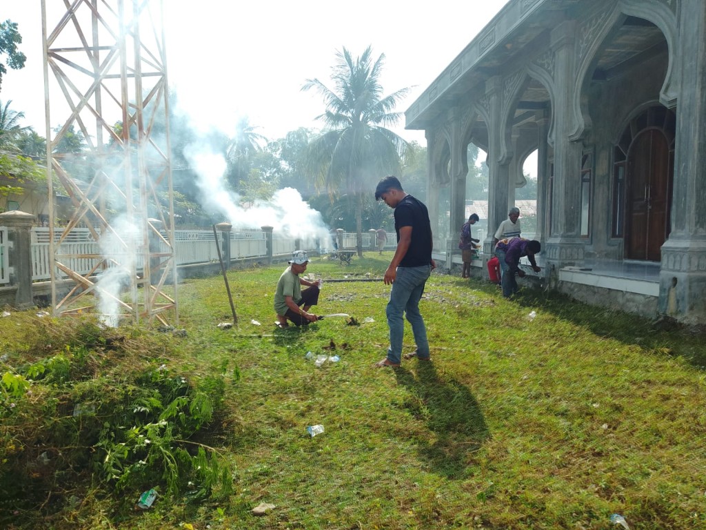 Acara rutin gotong royong di desa Raya Krueng Seumideun